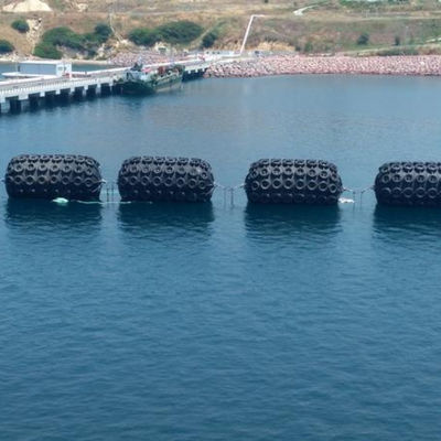 ABS Q235 플랜지 80Kpa 가스 운반선 도킹 범퍼 용 해양 고무 범퍼